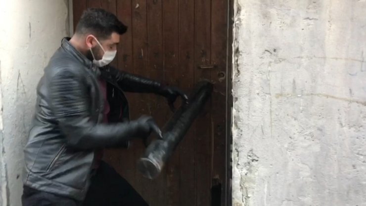 Narkotik operasyonunda elektrik panosundan kokain, kanepeden pompalı çıktı