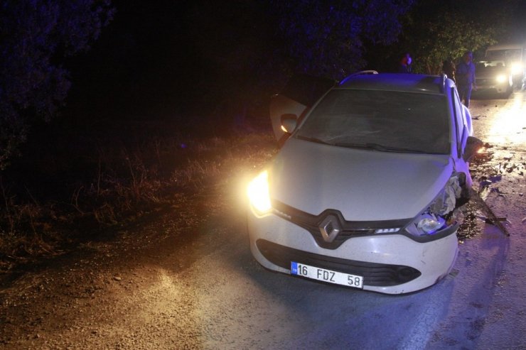 İznik’te iki otomobil çarpıştı, bebek koltuğu hayat kurtardı