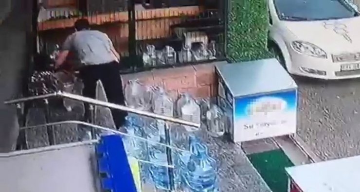 Poğaça hırsızı kameraya böyle yakalandı