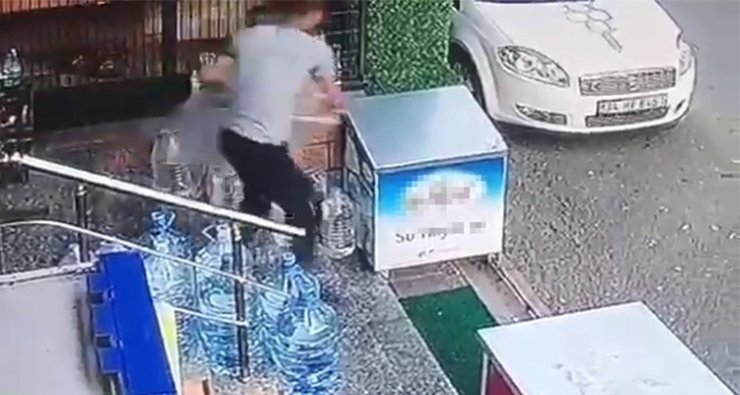 Poğaça hırsızı kameraya böyle yakalandı