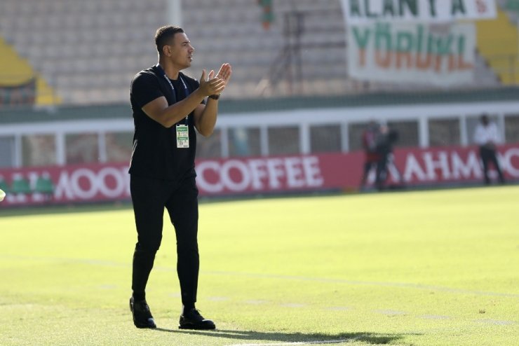 Süper Lig: Aytemiz Alanyaspor: 4 - Atakaş Hatayspor: 0 (İlk yarı)