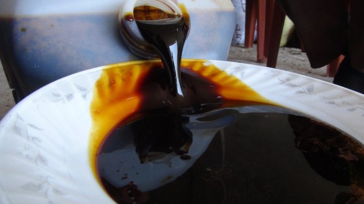 İslahiye’nin lezzetli üzümleri bin bir zahmetle pekmeze dönüşüyor