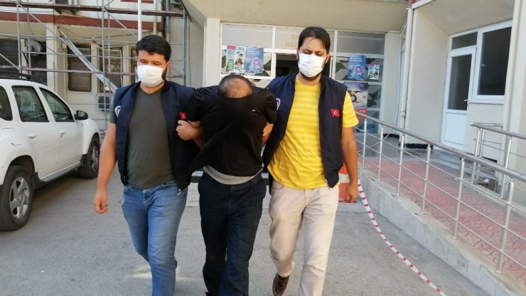 Vatandaşların ceplerini jiletle keserek hırsızlık yapan zanlı yakalandı