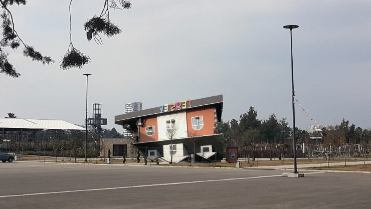 Adana’da Millet Bahçesine "Ters Ev"