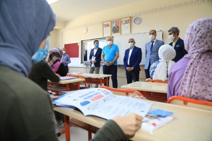 Yüz yüze eğitime başlayan öğrencilere moral ziyareti