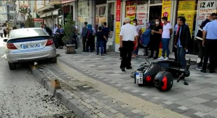Sürücü fren yerine yanlışlıkla gaza basınca faciadan dönüldü