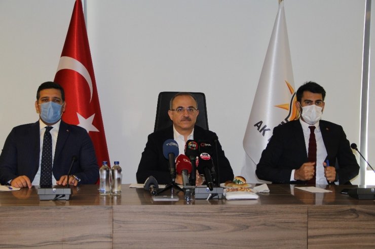 AK Parti İzmir İl Başkanı Sürekli: "18 ay göz boyamayla geçmiştir"