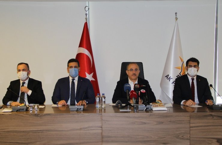 AK Parti İzmir İl Başkanı Sürekli: "18 ay göz boyamayla geçmiştir"