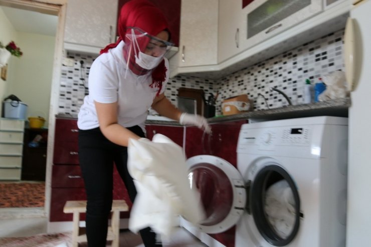 Akhisar’da evde bakım ve temizlik hizmeti takdir topladı