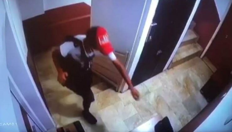 Maskeli ve şapkalı ayakkabı hırsızı güvenlik kamerasına takıldı