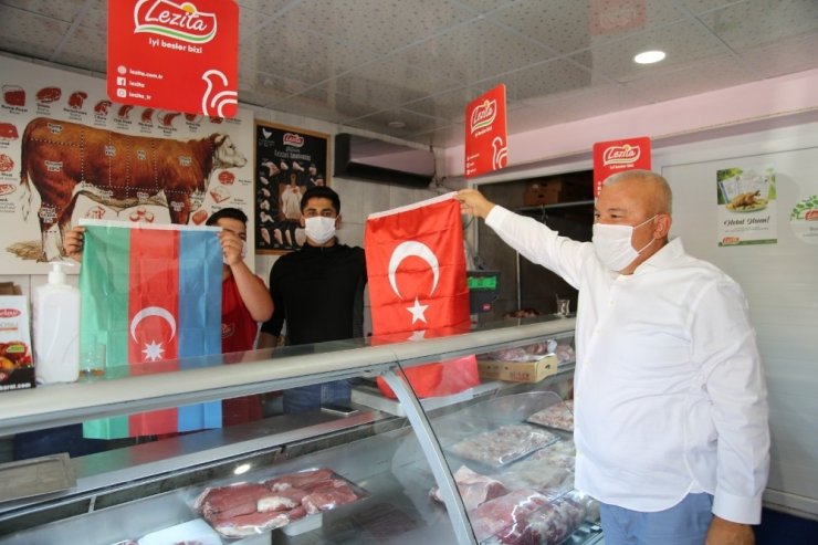 ALTSO destek için esnafa Azerbaycan ve Türk bayrakları dağıttı