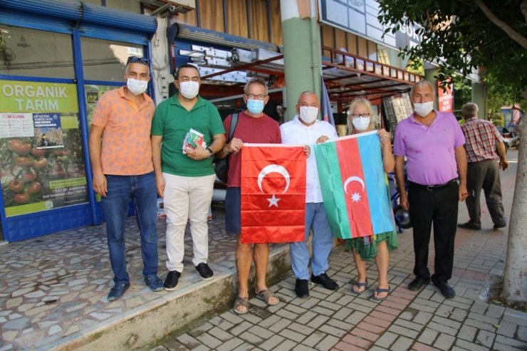ALTSO destek için esnafa Azerbaycan ve Türk bayrakları dağıttı
