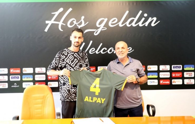Beşiktaşlı genç stoper Alpay Çelebi, Alanyaspor’da