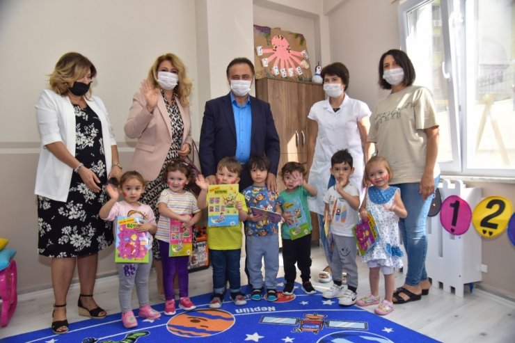 Şahin çiftinden 5 Ekim Dünya Çocuk Günü kapsamında miniklere ziyaret