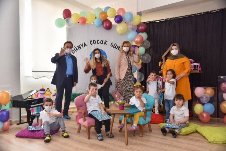 Şahin çiftinden 5 Ekim Dünya Çocuk Günü kapsamında miniklere ziyaret