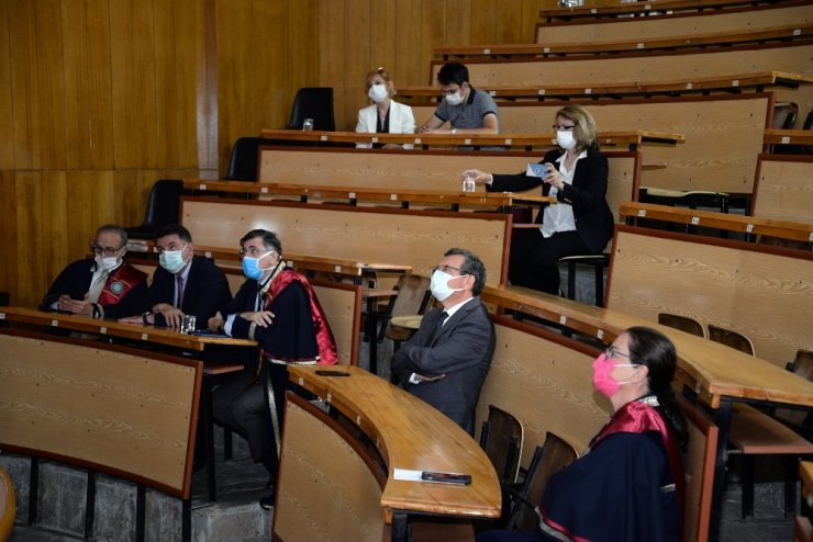 Tıp Fakültesi’nde ilk ders zili ‘online’ çaldı