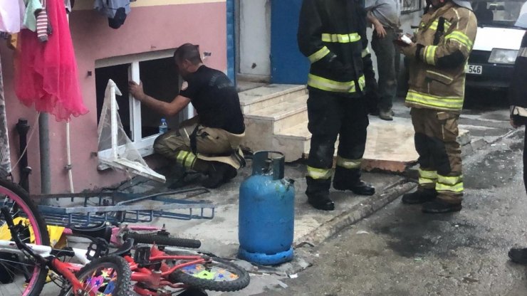 Bursa’da 5 katlı binada korkutan yangın