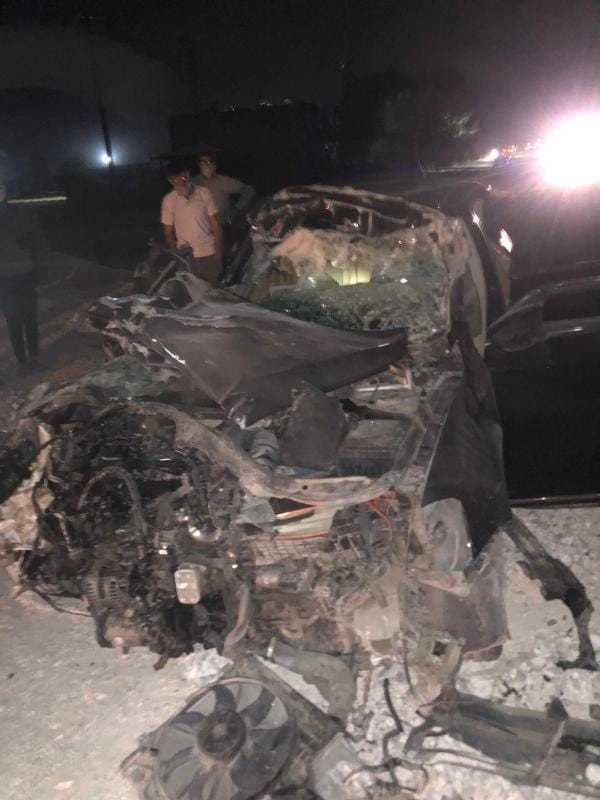 Makas atmaya çalıştı, kamyonetin altına girdi: 2’i ağır, 3 yaralı