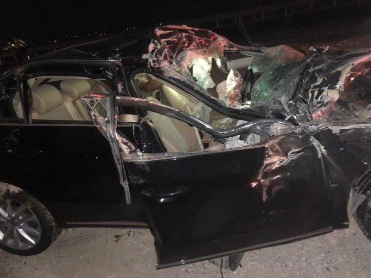 Makas atmaya çalıştı, kamyonetin altına girdi: 2’i ağır, 3 yaralı