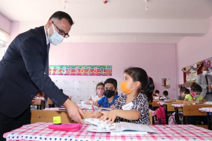 Kayapınar Belediyesinden 2 bin öğrenciye hijyen seti