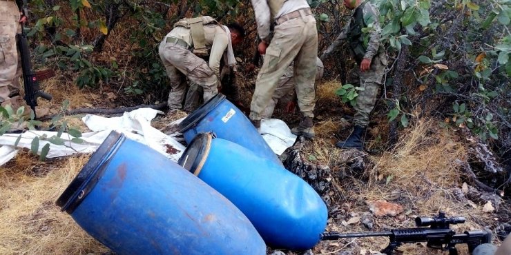 Diyarbakır’da 2 ton 628 kilo esrar ile 826 bin kök kenevir ele geçirildi