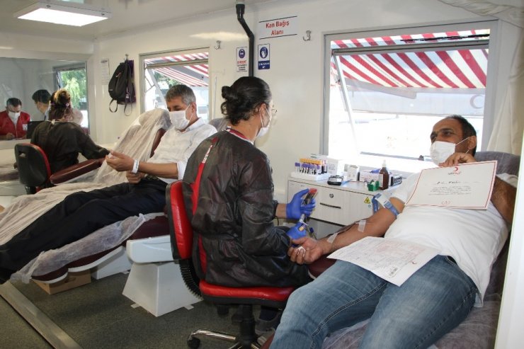 Elazığ’da gönüllü din görevlileri kan bağışında bulundu