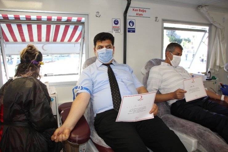 Elazığ’da gönüllü din görevlileri kan bağışında bulundu