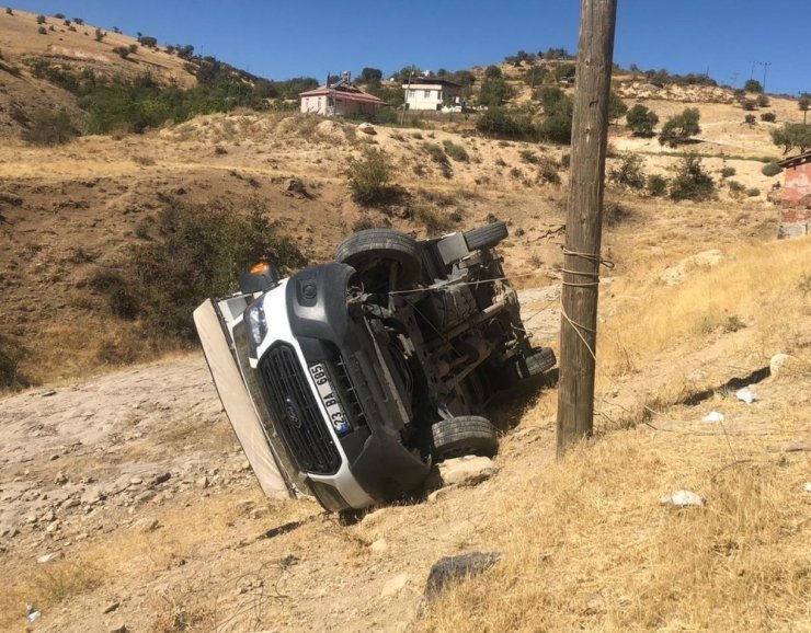 Devrilen transiti iple direğe bağladılar