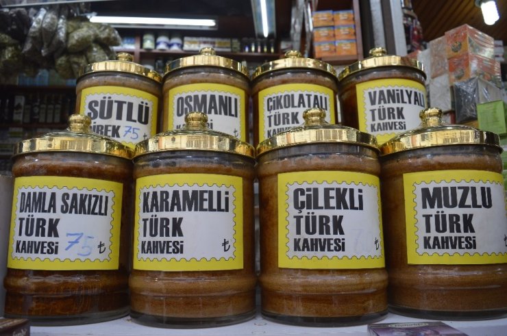 Farklı bir tat; aromalı Türk kahvesi