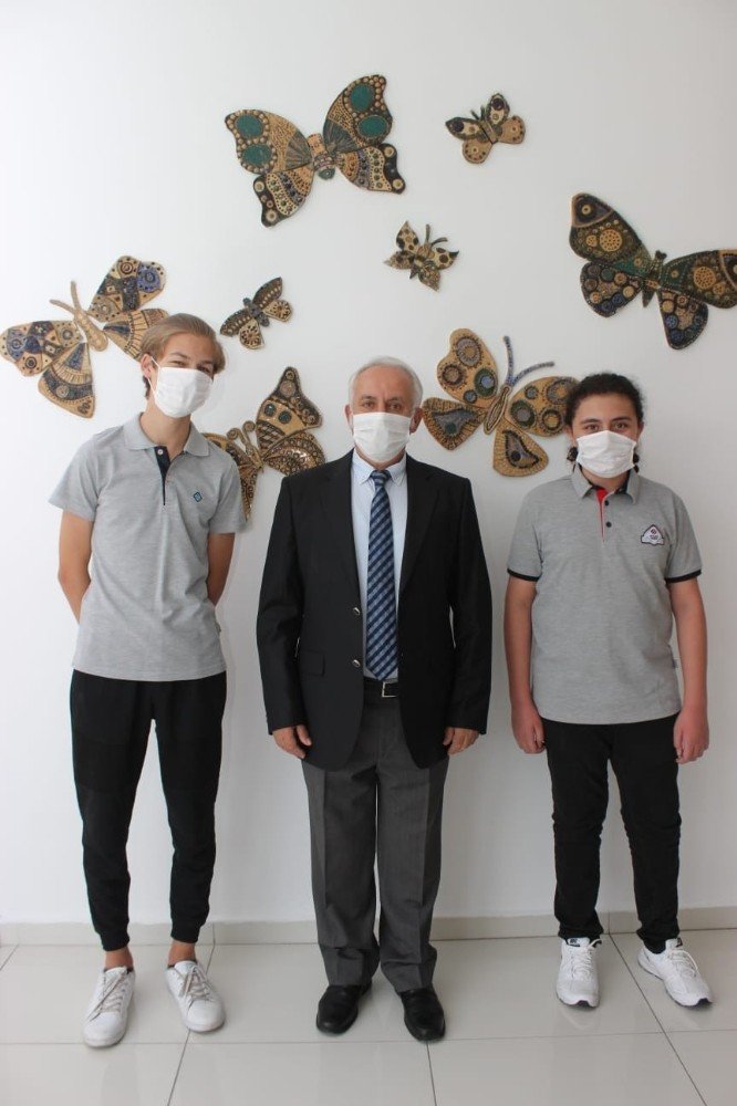 İngilizce okuma yarışmasında birinci ve ikinci Bursa Final’den