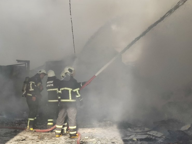 Hatay’da gıda fabrikasında yangın
