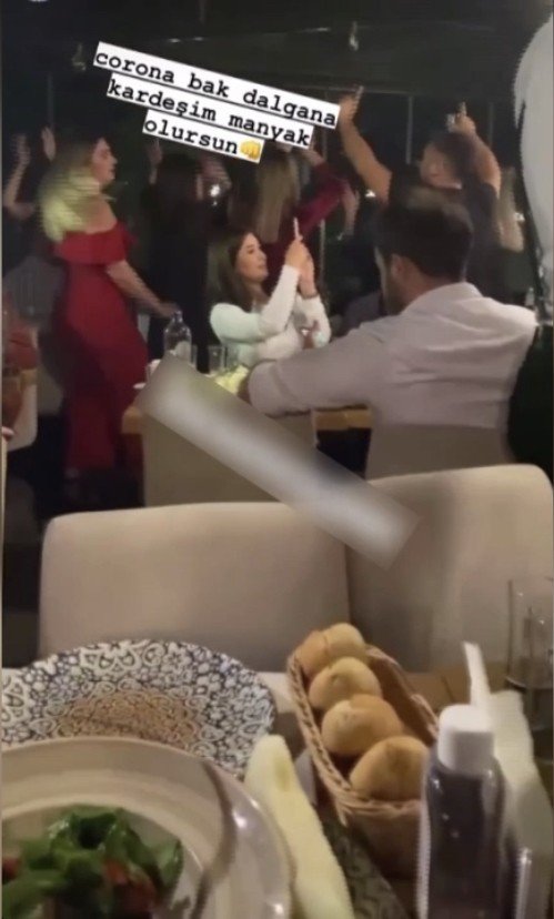 İstanbul’un göbeğindeki ünlü işletmede dansözlü parti: “Corona bak dalgana”