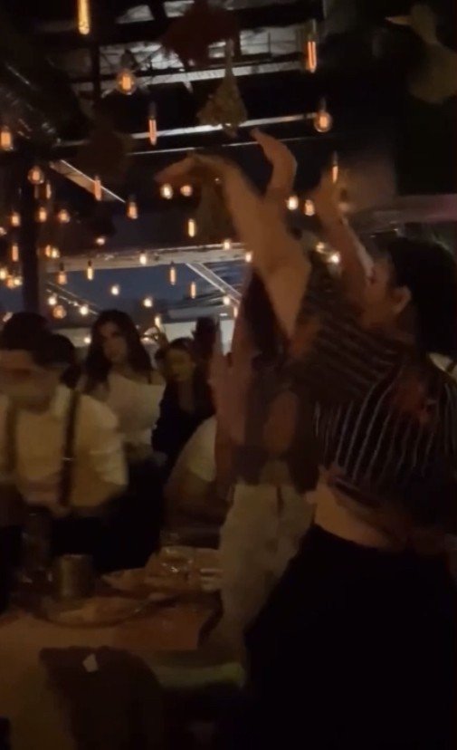 İstanbul’un göbeğindeki ünlü işletmede dansözlü parti: “Corona bak dalgana”