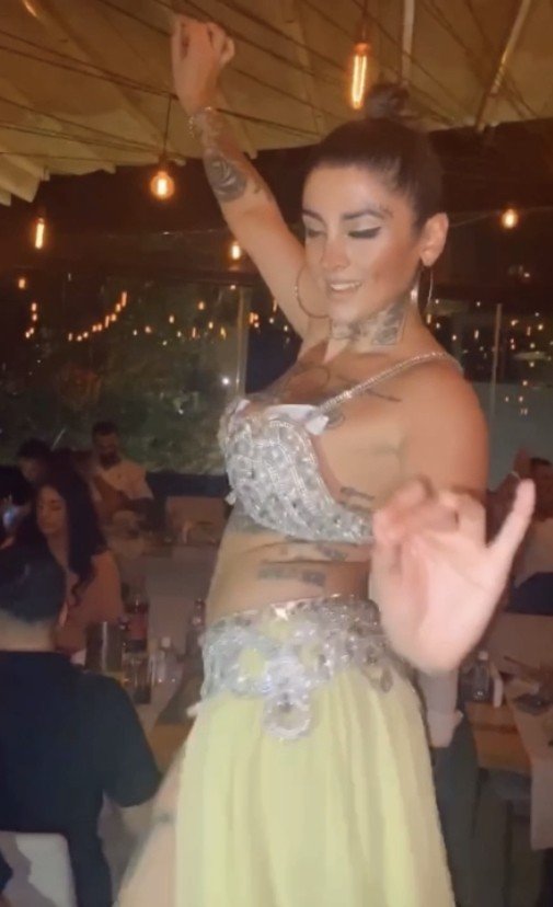 İstanbul’un göbeğindeki ünlü işletmede dansözlü parti: “Corona bak dalgana”