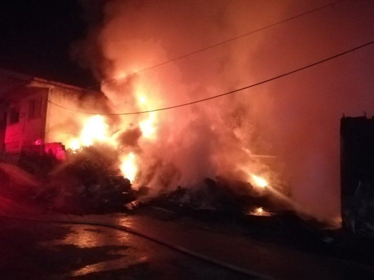 İzmir’de hurdalık alanda korkutan yangın