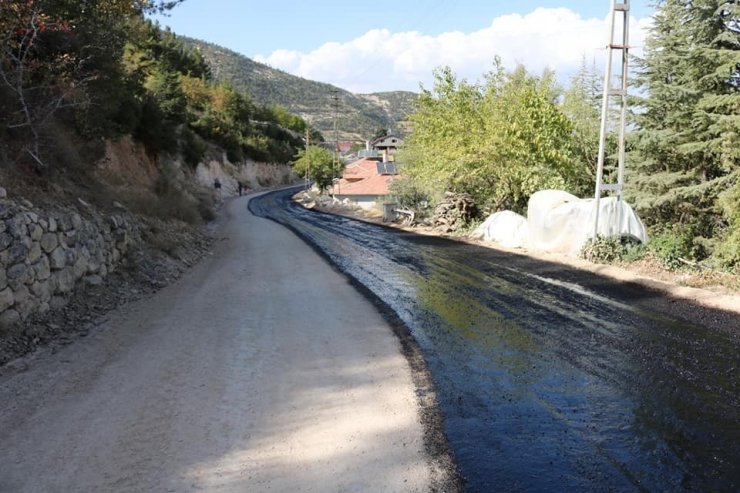 Kazancı beldesinde asfalt ve kaldırım çalışmaları sürüyor