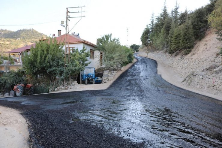 Kazancı beldesinde asfalt ve kaldırım çalışmaları sürüyor
