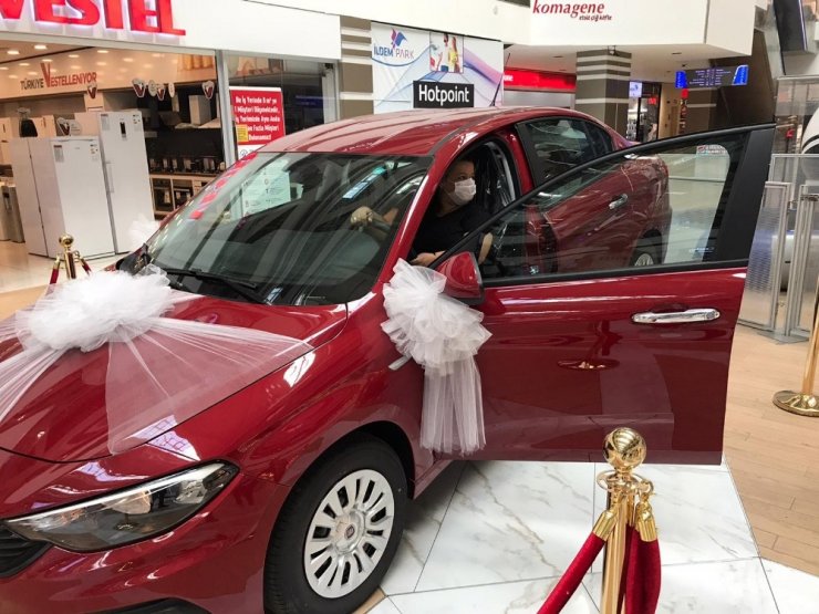 Kaysermall Outlet talihlisi otomobilini teslim aldı