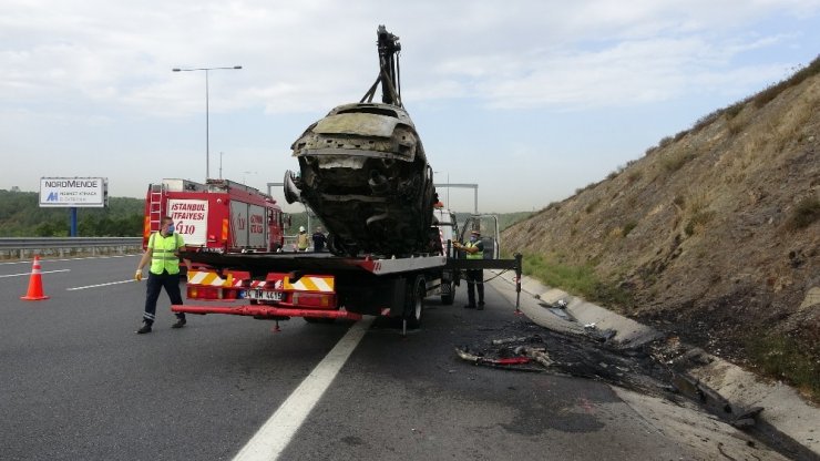 Emniyet şeridinde duran araca arkadan çarptı; 1 yaralı