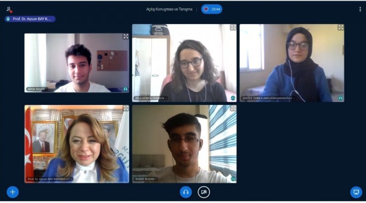 Tıp Fakültesi’nde ilk dersi Rektör Karabulut verdi