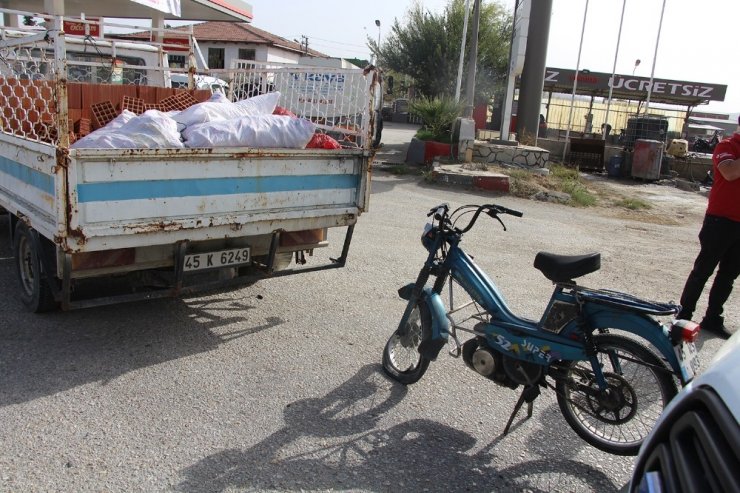 Motosiklet kamyonete yandan çarptı: 1 yaralı