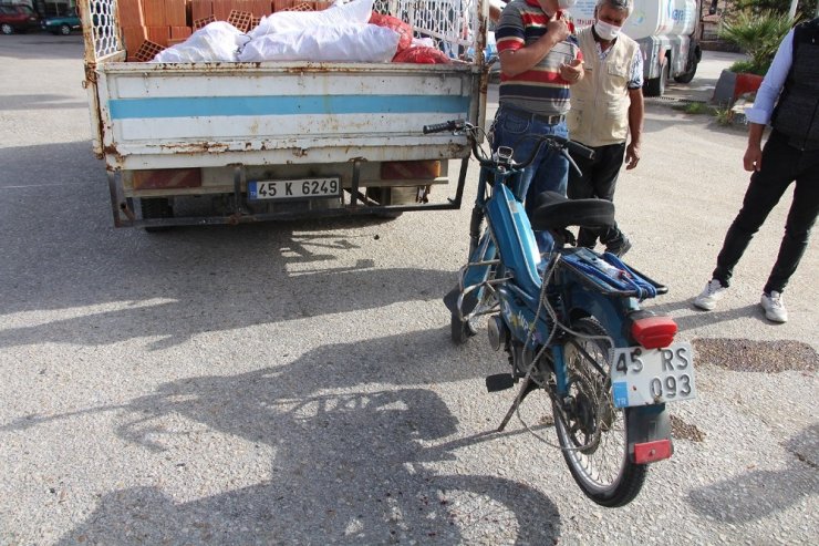 Motosiklet kamyonete yandan çarptı: 1 yaralı