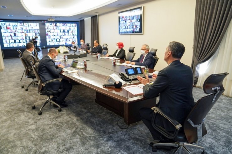 Bakan Selçuk, 5 Ekim Dünya Öğretmenler Günü’nde yurt dışında görev yapan öğretmenlerle buluştu