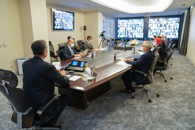 Bakan Selçuk, 5 Ekim Dünya Öğretmenler Günü’nde yurt dışında görev yapan öğretmenlerle buluştu