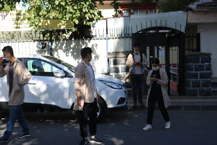 Meslek liseleri açıldı, öğrenciler okulun yolunu tutu