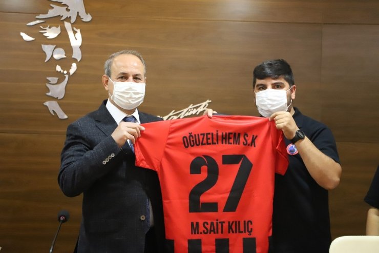 Başkan Kılıç’tan kadın hentbol takımına destek