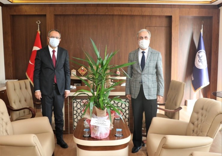 Sultanbeyli Kaymakamı, diyanet personelinin ‘Camiler ve Din Görevlileri Haftası’nı kutladı