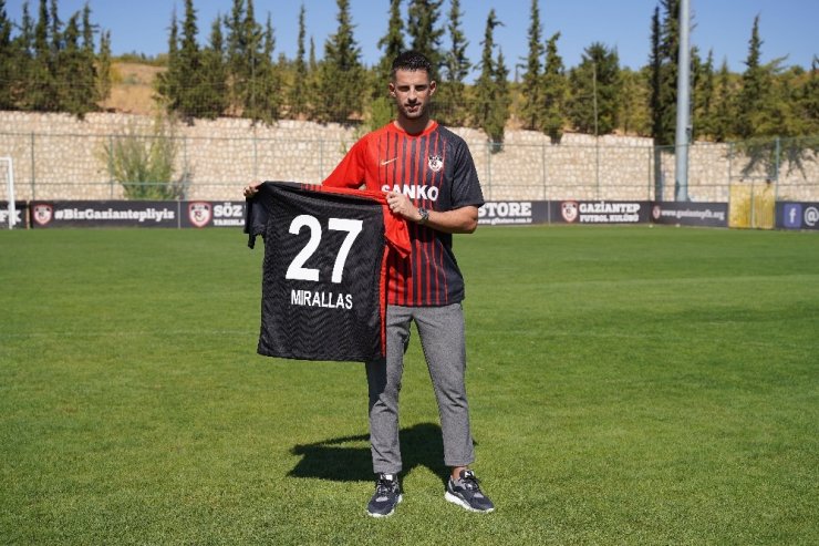 Gaziantep FK, Kevin Mirallas’ı baklava ile karşıladı