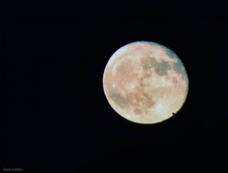 Ay ve Jüpiter bir birine çok yakın görüldü