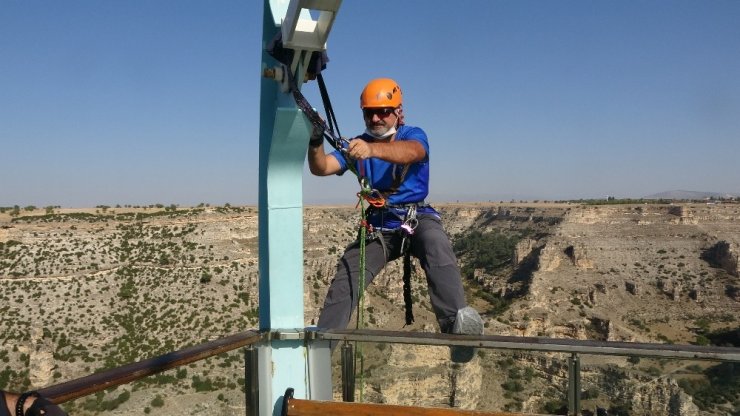 80 metreden kanyona iple indiler